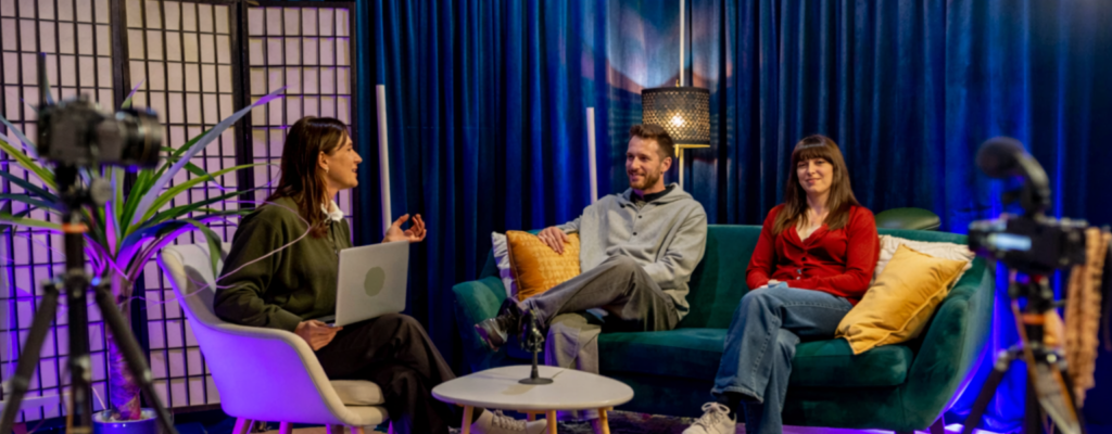 conversación en estudio de grabación